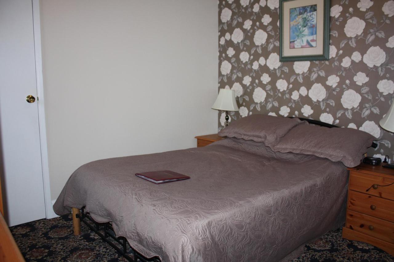 Barons Court 4*