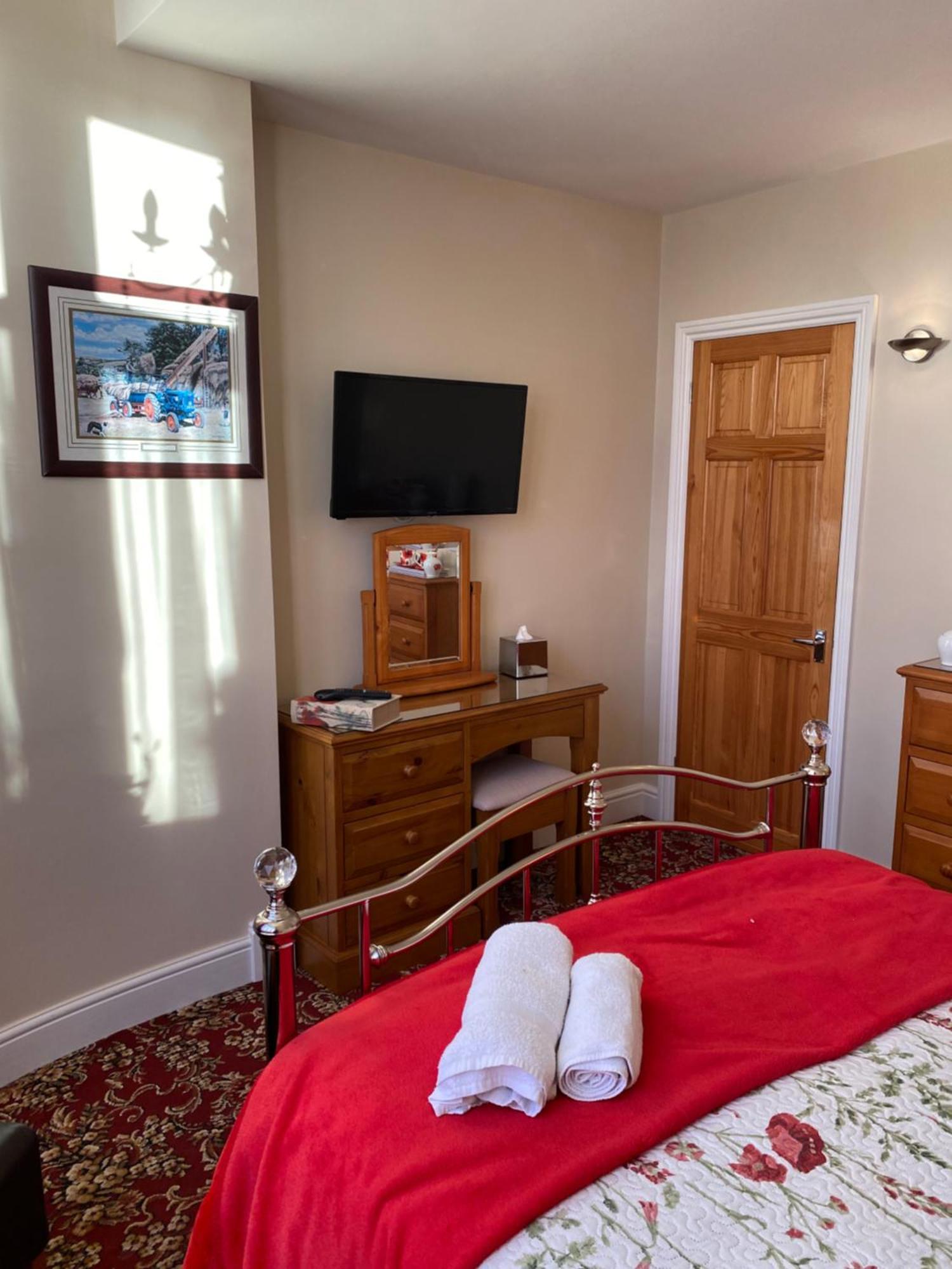 Barons Court 4*